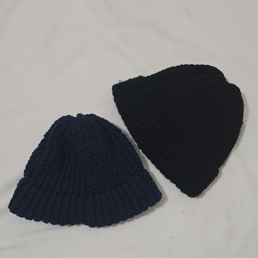 2 Men's Hand Knitted‎ Hats